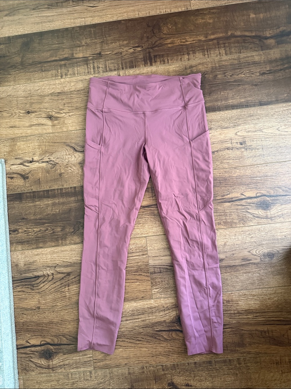 Lululemon size 8-Waist Mauve Pink Leggings w pockets